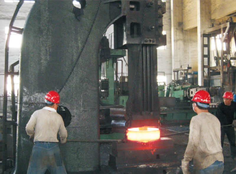 4.2噸自由鍛電液錘作業(yè)中